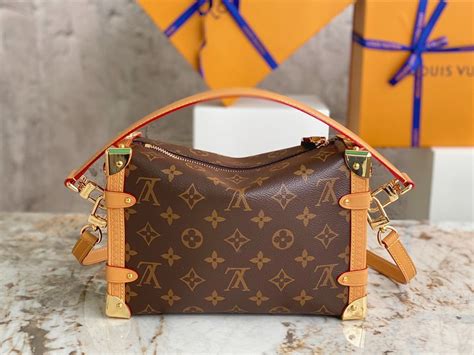 Products by Louis Vuitton: LV Side